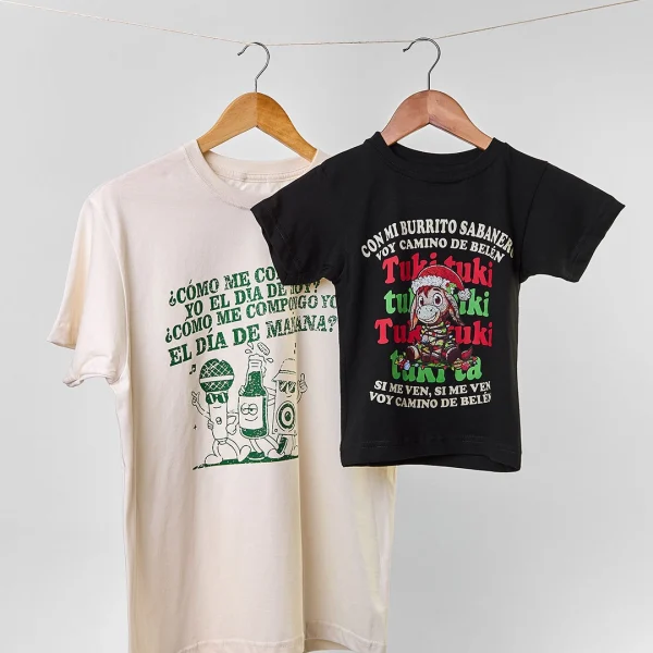Camiseta infantil Mi Burrito Sabanero – ropa navideña colombiana para niños, con diseño colorido y villancico tradicional de diciembre.
