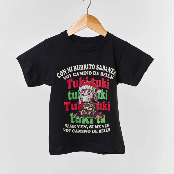 Camiseta infantil Mi Burrito Sabanero – ropa navideña colombiana para niños, con diseño colorido y villancico tradicional de diciembre.